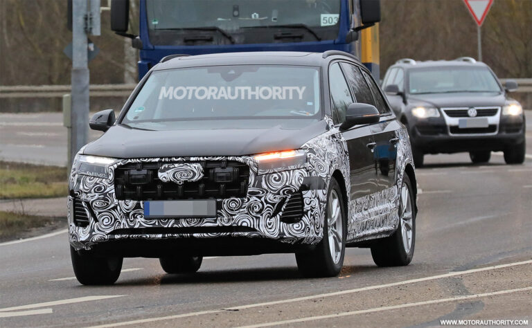 2024 Audi Q7 spy shots