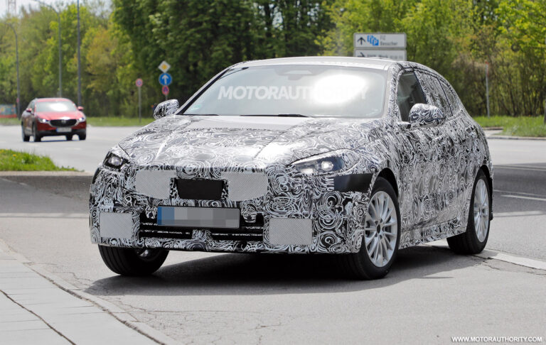 2024 BMW 1-Series Hatchback spy shots