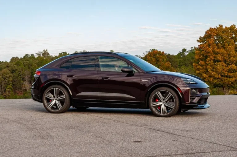 Electric Porsche Cayenne to debut in late 2025