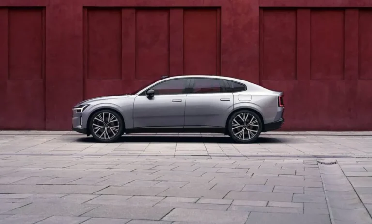 Volvo ES90 debuts as a high-riding electric hatch