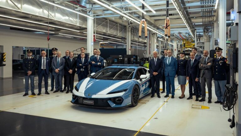 Italian police add a 907 hp Lamborghini Temerario Polizia to their fleet