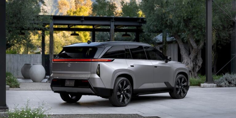 Toyota delaying the Highlander EV creates a bigger problem