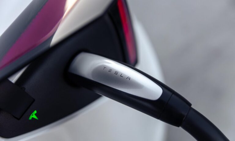 Tesla’s ‘Emergency Drive Away’ function gets its first use in the real world